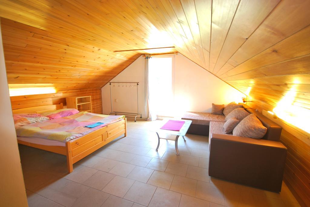 Apartments Zbraslav براغ المظهر الخارجي الصورة